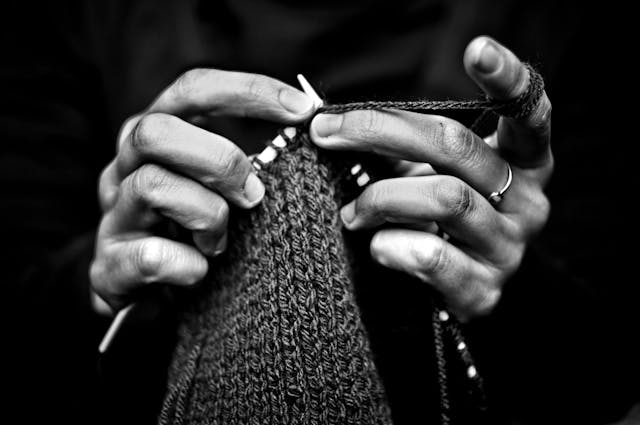 hands with ring knitting