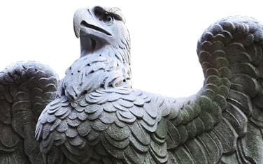 Allen & Overy American eagle statue 