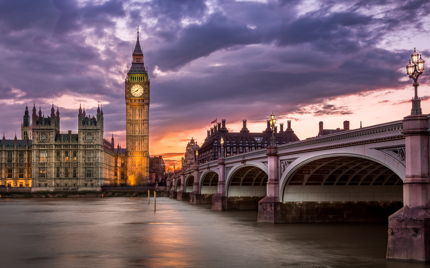 Landscape image of Big Ben in London, UK