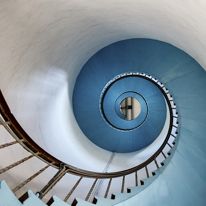 Bird's eye view of a spiral staircase