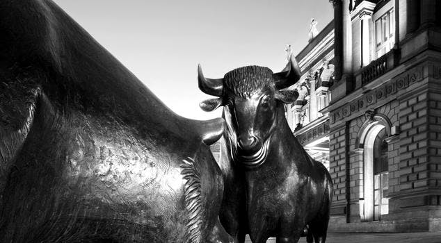 A bull and a bear statue stands outside the Frankfurt Stock Exchange